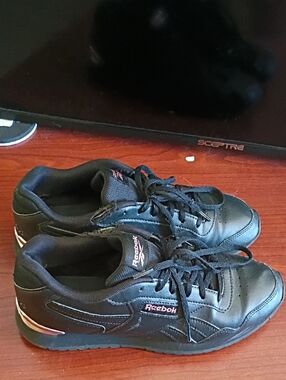 Reebok Women’s Black Athletic Sneakers with Pink Accent